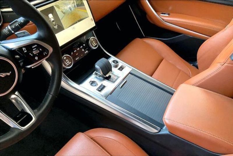 Used 2024 Jaguar XF R-Dynamic SEImage 17
