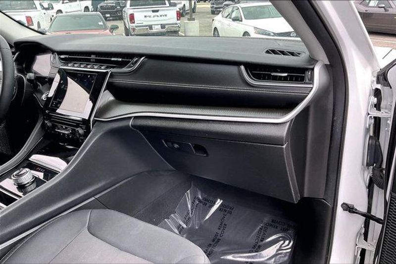 Used 2023 Jeep Grand Cherokee LaredoImage 16