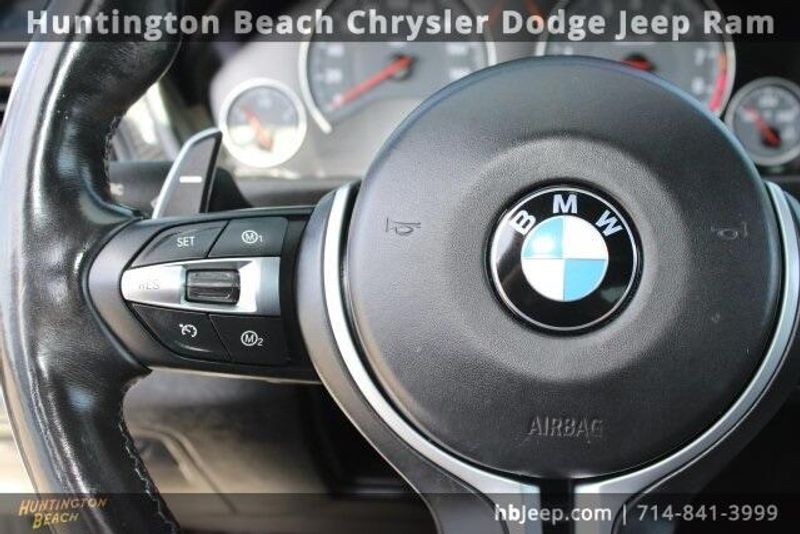 2015 BMW M3 BaseImage 19
