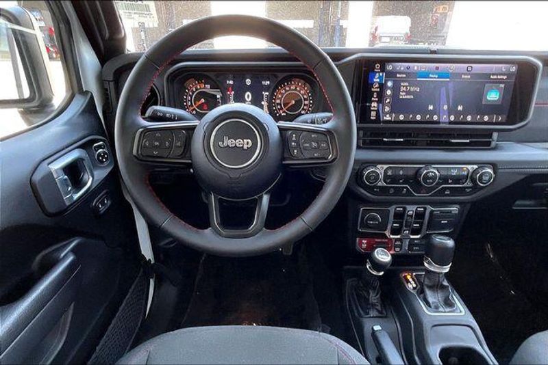 Used 2024 Jeep Gladiator RubiconImage 4