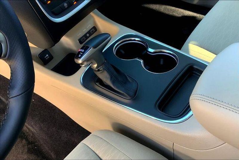 Used 2019 Dodge Durango SXTImage 17