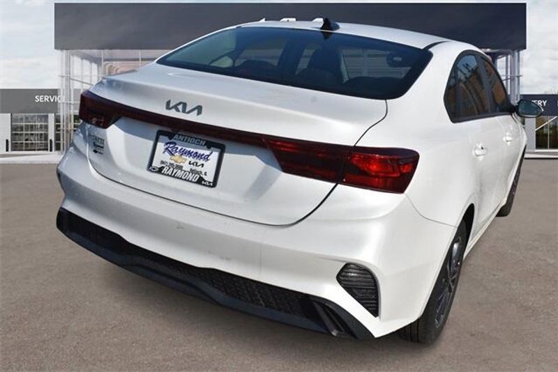 2024 Kia Forte LXSImage 3