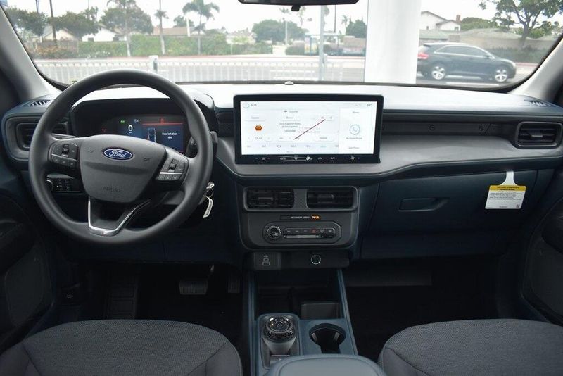 New 2025 Ford Maverick XLImage 9