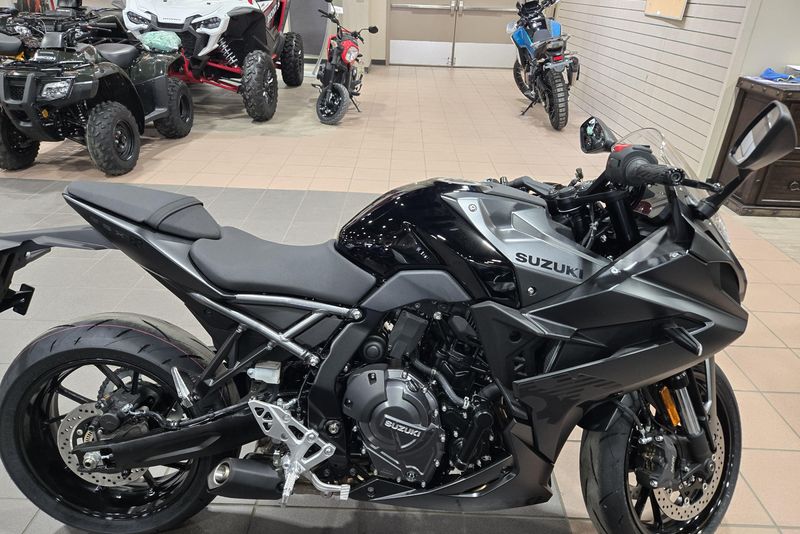 2025 SUZUKI GSX8R MATTE METALLIC BLACK 