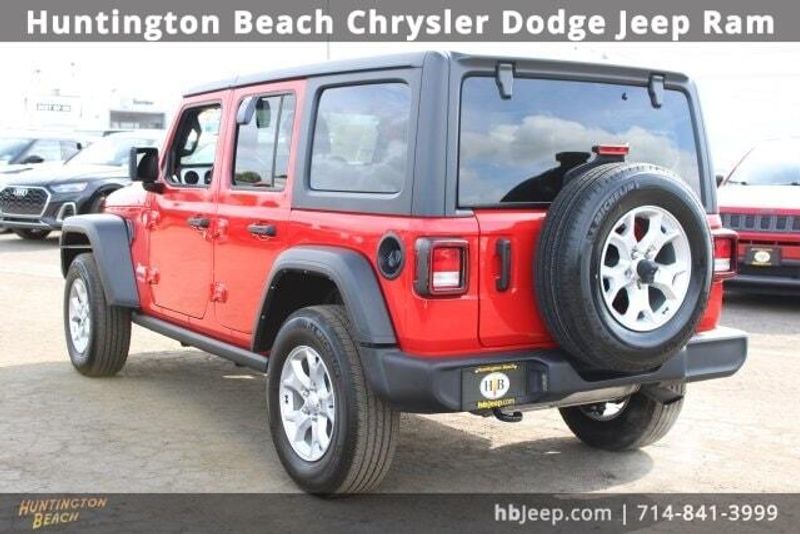 2021 Jeep Wrangler Unlimited IslanderImage 3