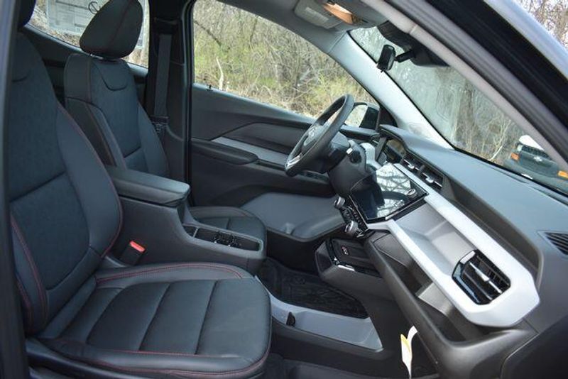 New 2027 Chevrolet Bolt EV RSImage 13