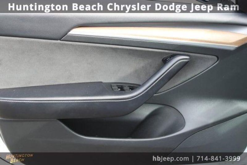 2023 Tesla Model 3 BaseImage 9
