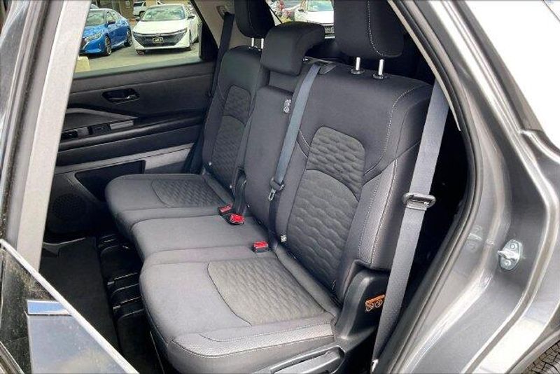 Used 2025 Nissan Pathfinder SImage 25