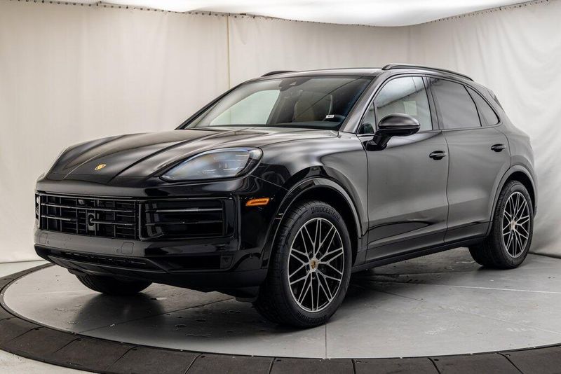 2024 Porsche Cayenne BaseImage 1