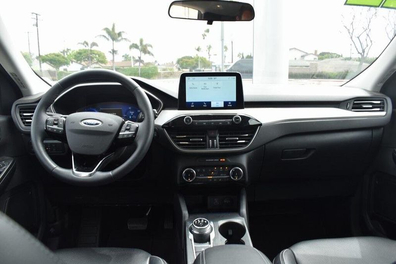 2022 Ford Escape Hybrid SELImage 9
