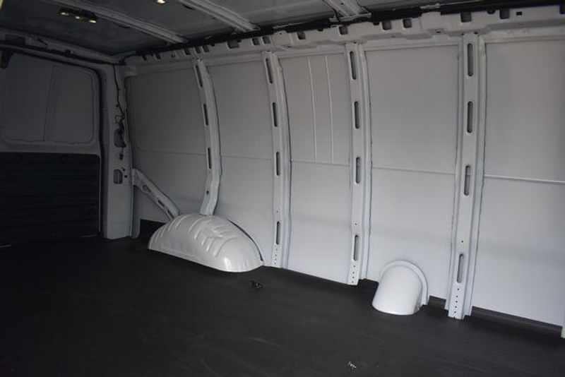 New 2025 Chevrolet Express 2500 Work VanImage 14