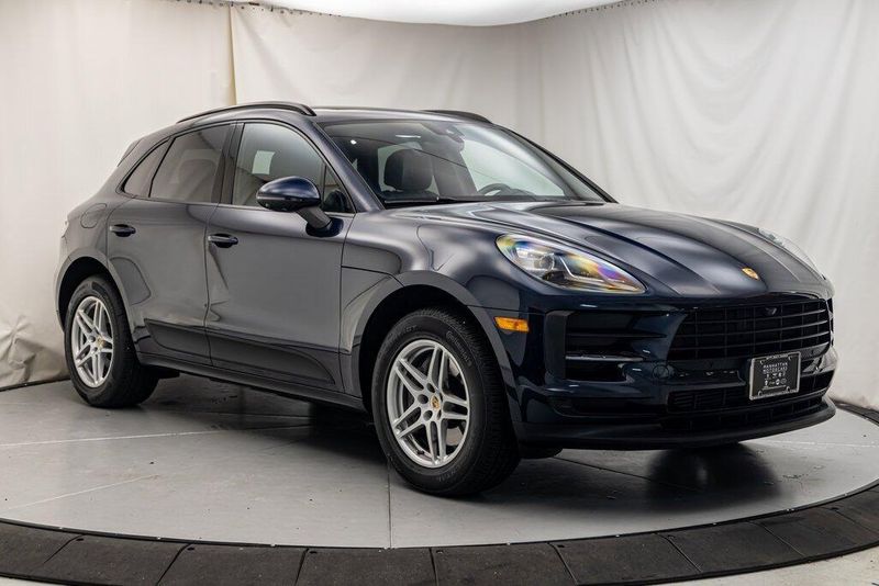 2021 Porsche Macan BaseImage 7