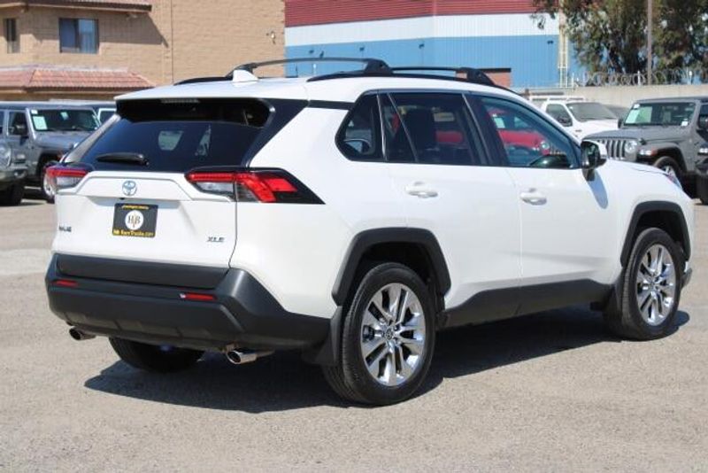 2021 Toyota RAV4 XLE PremiumImage 4