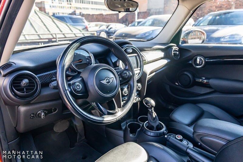 2017 MINI Hardtop 4 Door Cooper SImage 12