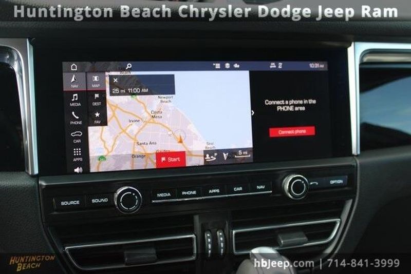 2020 Porsche Macan BaseImage 25