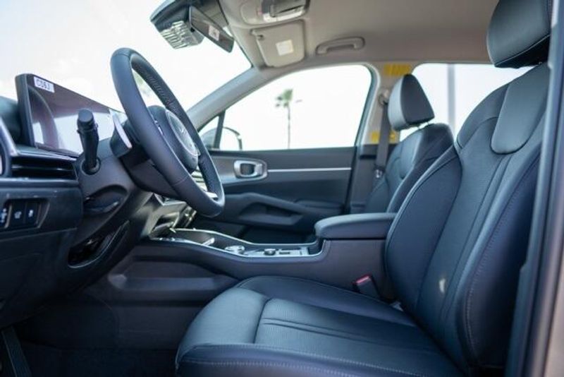 2025 Kia Sorento Hybrid EXImage 10