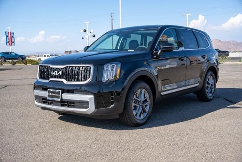 New 2025 Kia Telluride LXImage 3