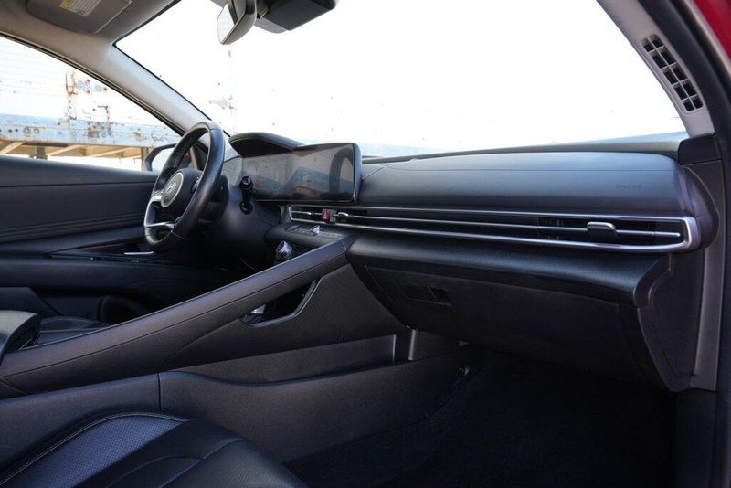 Used 2024 Hyundai Elantra LimitedImage 19