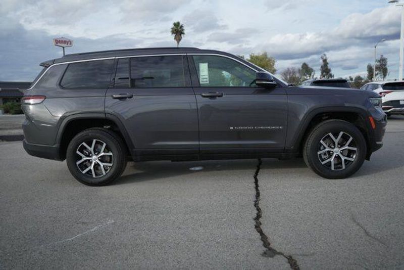 Used 2025 Jeep Grand Cherokee L LimitedImage 8