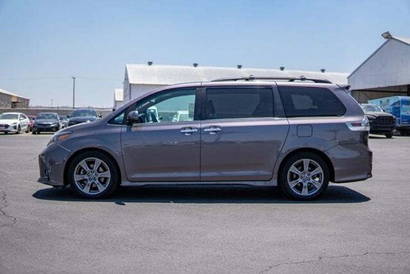 2019 Toyota Sienna SEImage 4