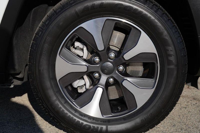 Used 2024 Jeep Grand Cherokee 4xeImage 9