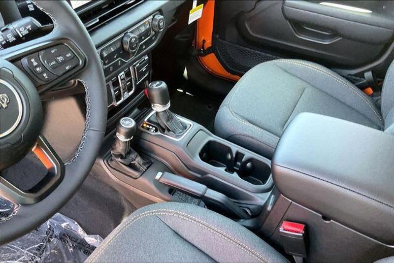 New 2026 Jeep Wrangler 4-door Sport SImage 7