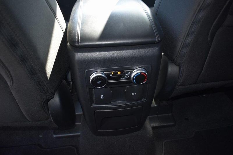 Used 2022 Ford Explorer XLTImage 11