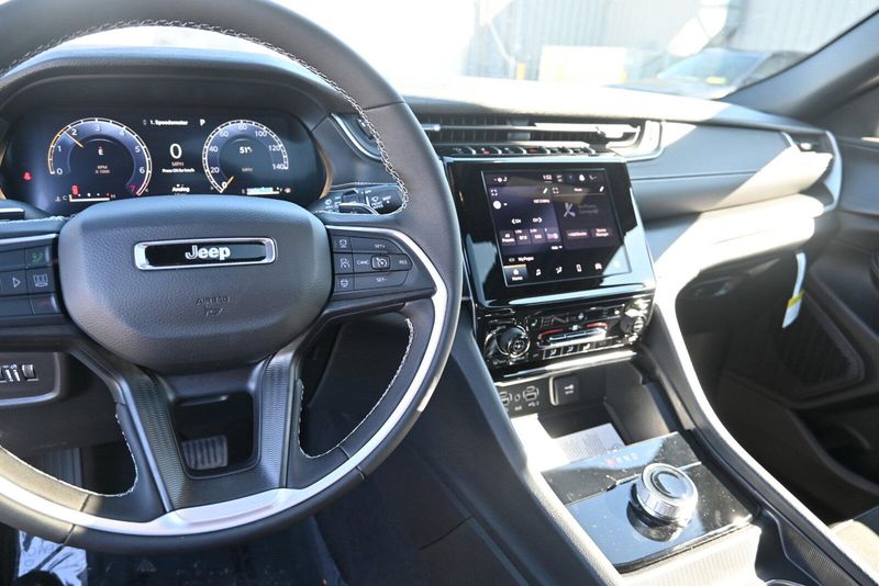 2025 Jeep Grand Cherokee L Altitude XImage 31