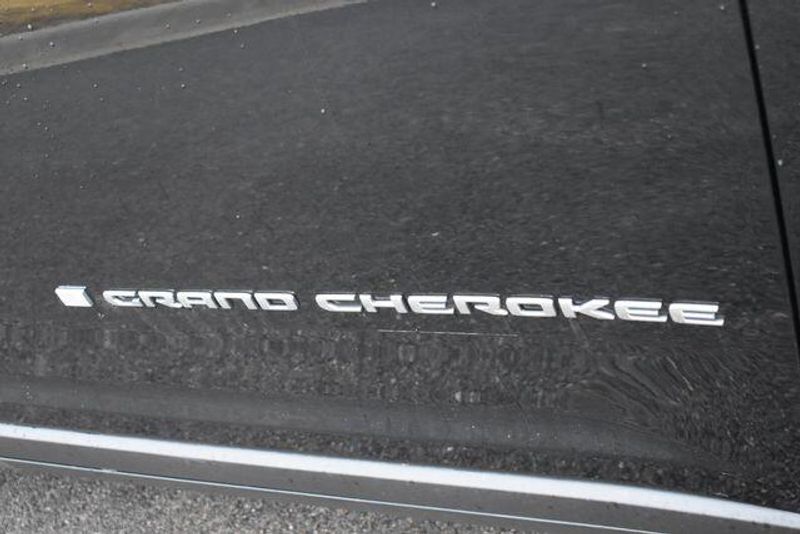 Used 2021 Jeep Grand-Cherokee-L LimitedImage 12