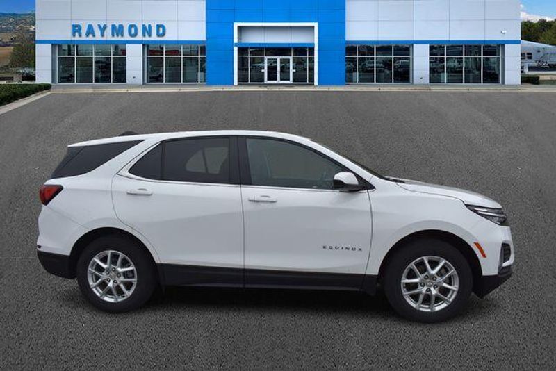 Used 2023 Chevrolet Equinox LTImage 2