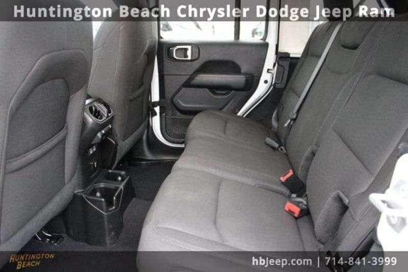 2022 Jeep Wrangler Unlimited SaharaImage 36
