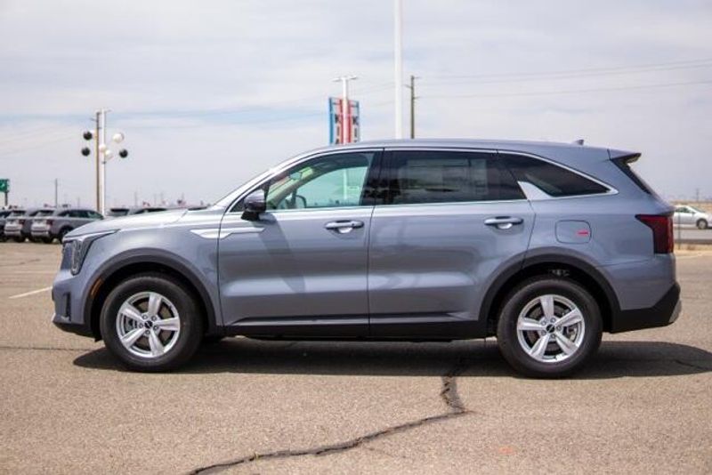 2025 Kia Sorento LXImage 4