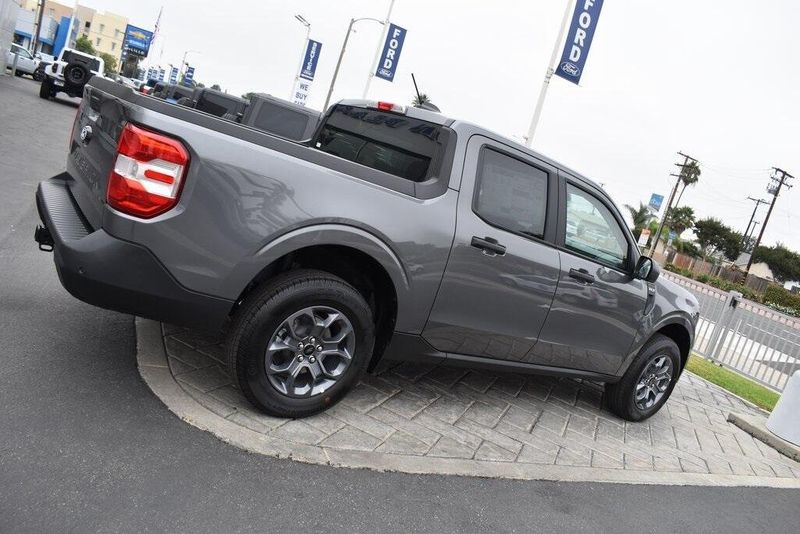 New 2025 Ford Maverick XLTImage 2