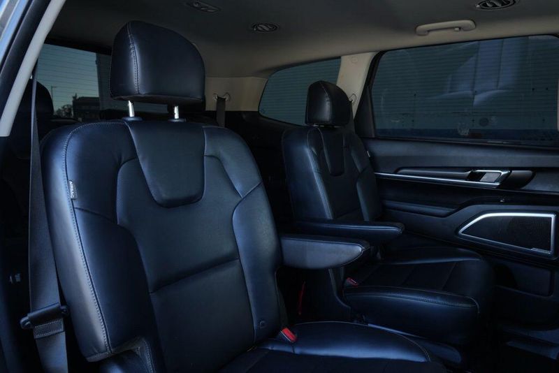 Used 2024 Kia Telluride LXImage 17