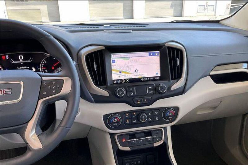 Used 2024 GMC Terrain DenaliImage 5