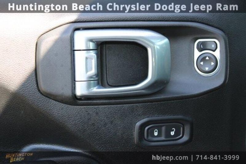 2022 Jeep Wrangler Unlimited WillysImage 12