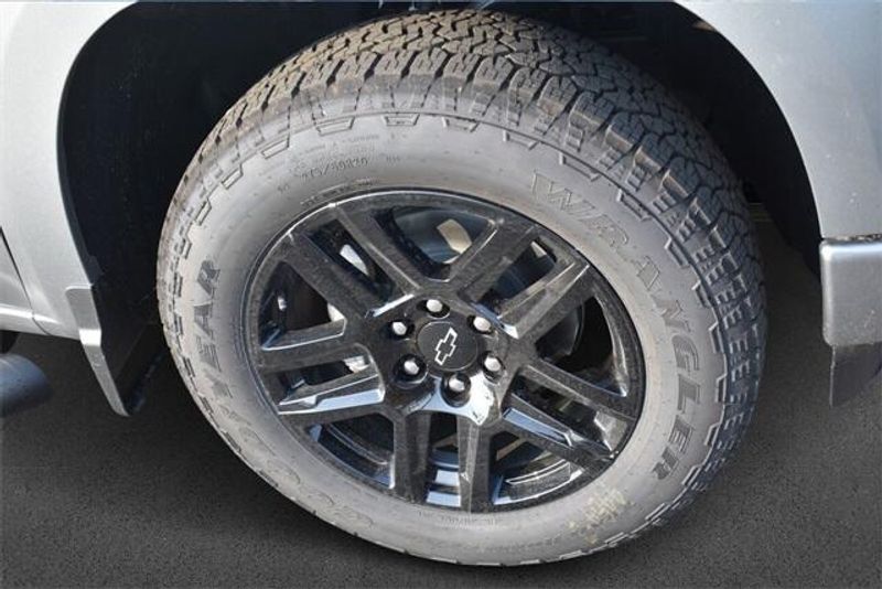 New 2025 Chevrolet Silverado 1500 CustomImage 11