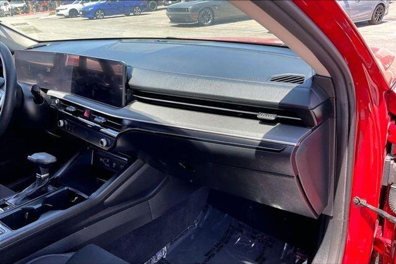 Used 2025 Kia K5 LXSImage 16