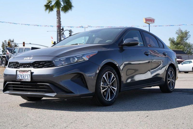 Used 2022 Kia Forte LXSImage 3