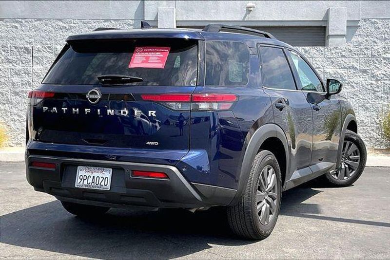 Used 2025 Nissan Pathfinder SVImage 13