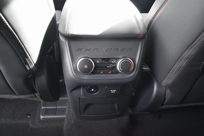 2025 Ford Explorer STImage 10