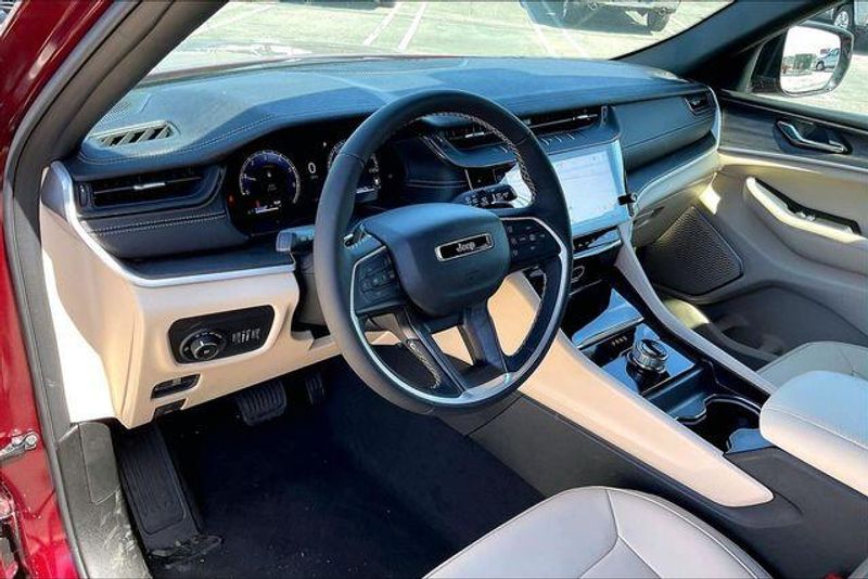 New 2026 Jeep Grand Cherokee Limited 4x2Image 6