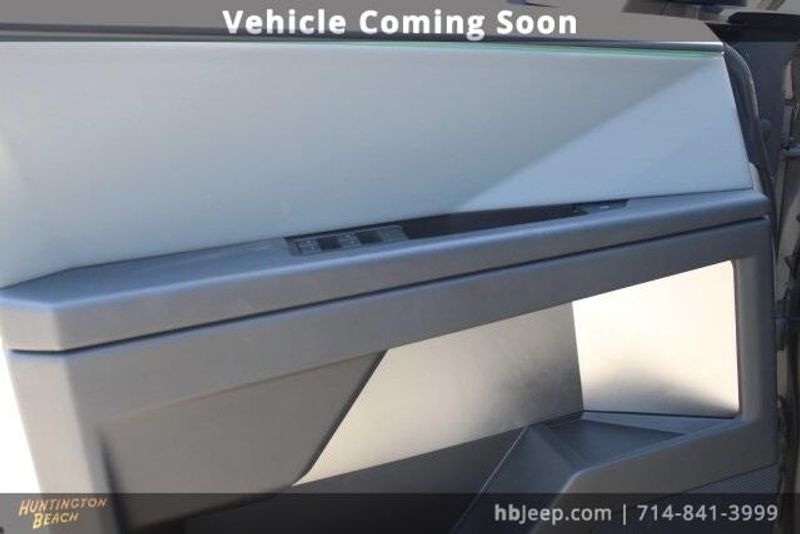 2024 Tesla Cybertruck BaseImage 12