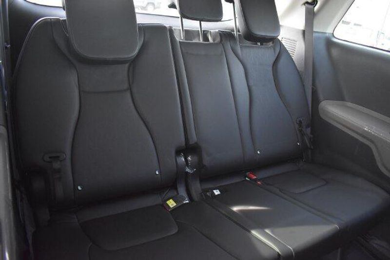 New 2027 Kia Carnival LXSImage 14