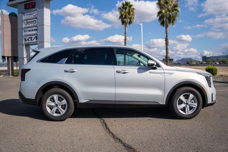 New 2026 Kia Sorento LXImage 8