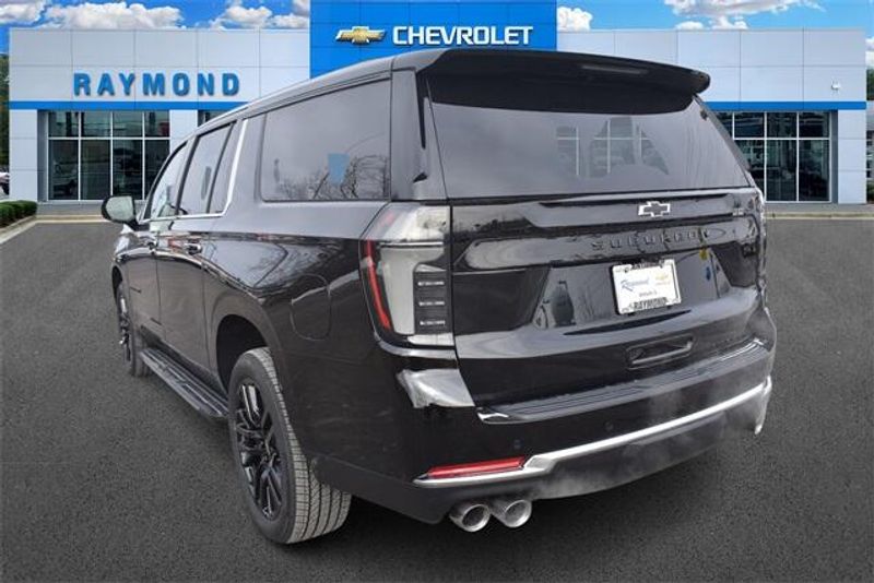 2025 Chevrolet Suburban PremierImage 5