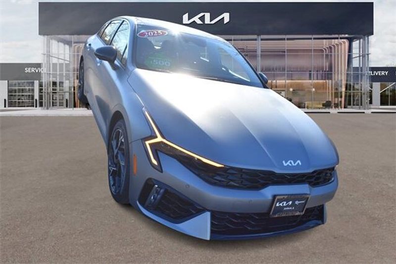 2025 Kia K5 GT-LineImage 9