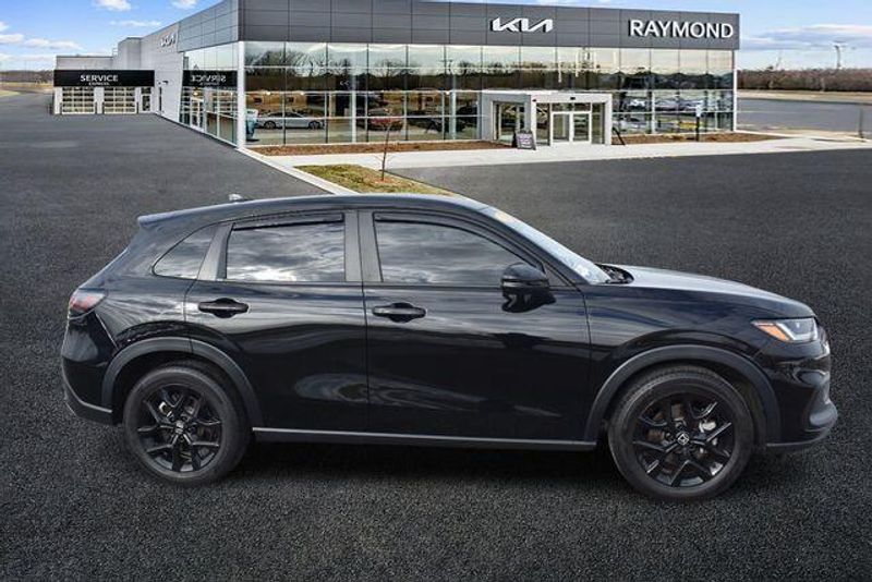 Used 2025 Honda HR-V SportImage 2