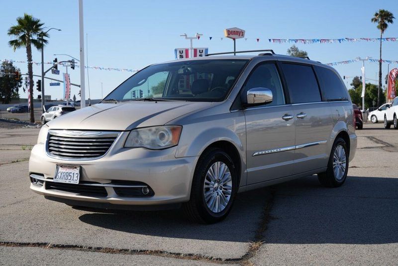Used 2012 Chrysler Town & Country LimitedImage 3