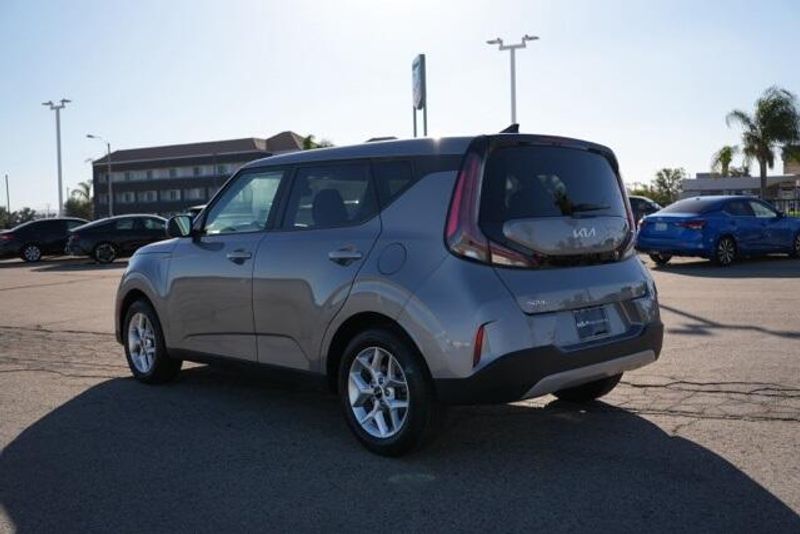 Used 2023 Kia Soul LXImage 5